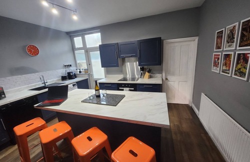 Hanham House | House near restaurants, park and pubs, perfect for pets!
