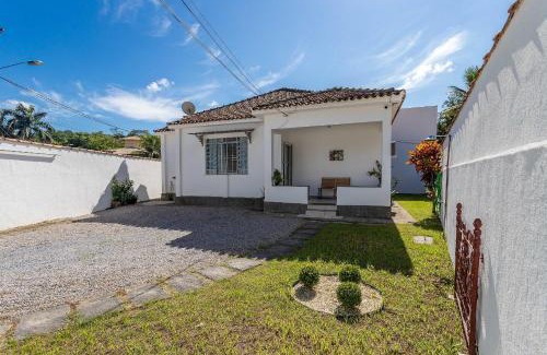 Engenho do Mato House | House near the mountain and the sea.