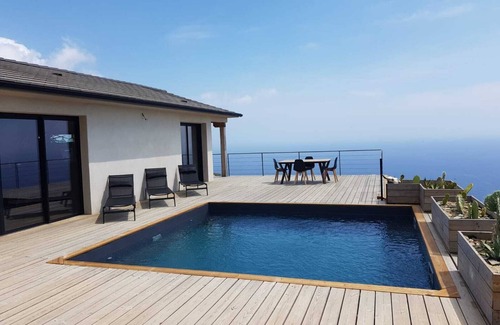 Pozzo Villa | House nestled in the maquis with breathtaking sea views.