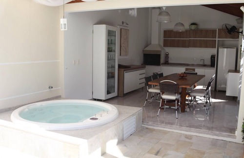Jurere Internacional House | House of 05 suites, excellent leisure area and unbeatable location!