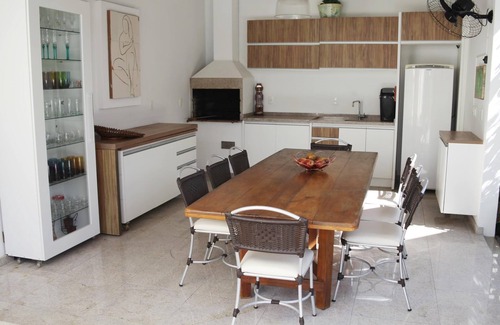Jurere Internacional House | House of 05 suites, excellent leisure area and unbeatable location!