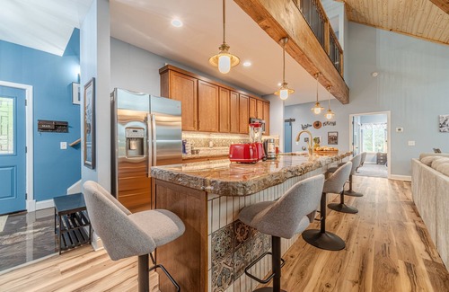 Helen House | House of Blues | Luxury Golf/Mountain Retreat | Hot Tub | Pool Table | Sauna