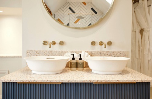 Broadway Hotel | House of George W. Davies