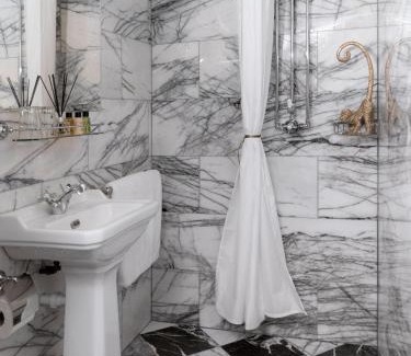 Old Town Hotel | House of Gods Royal Mile
