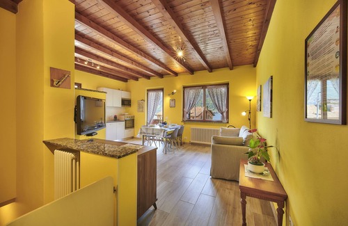 Mandello del Lario House | HOUSE OF MUSIC APARTMENT "LAKE VIEW AND GARDEN"