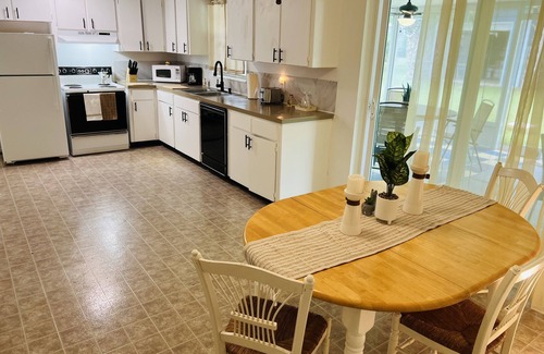 Crystal River House | House of Shells 🐚 Fenced yard, 🐶 friendly, 🔥 pit