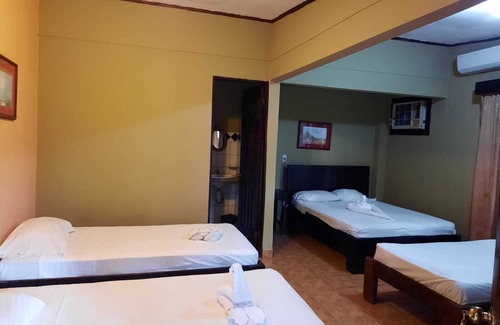Tarcoles Hotel | House of the Macaws