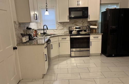 Cedar Crest House | House of Treasure, a stylish property located 8 minute from Downtown Dallas.