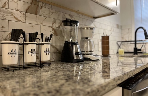 Cedar Crest House | House of Treasure, a stylish property located 8 minute from Downtown Dallas.