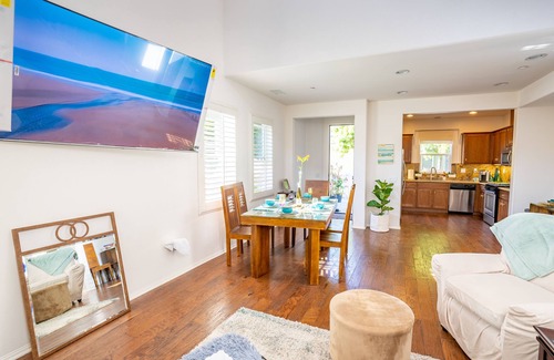 Oxnard House | House of Verrett Beach Villa-Ventura, Sleeps 6 & four-minutes from beach