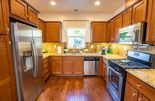 Oxnard House | House of Verrett Beach Villa-Ventura, Sleeps 6 & four-minutes from beach