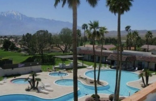 Desert Hot Springs House | House on a golf course