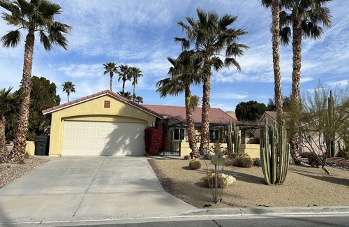 Desert Hot Springs House | House on a golf course