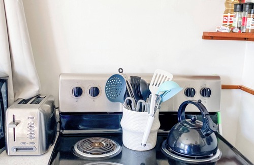Baywood Park House | House on Bay, dogs, kids, kitchen, great location