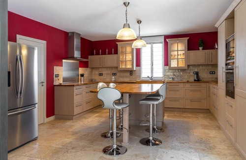 St.-Remy-de-Provence House | House on ST REMY for 12 people, 16X6 heated swimming pool