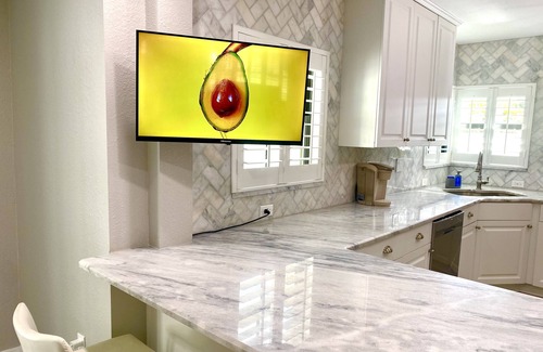 Arlington Park House | House on Hibiscus - New, Close to Beach and Everything Else. Pet Friendly!