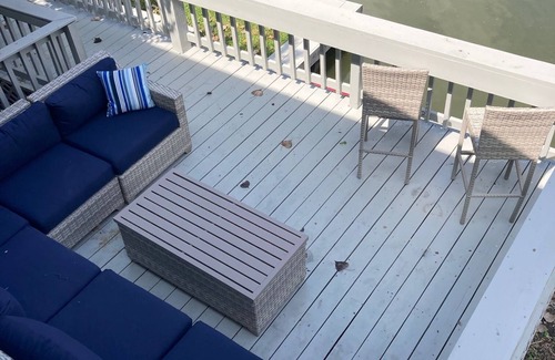 Clear Water Point House | House on lake Conroe, sleeps 7, newly remolded with awesome deck!