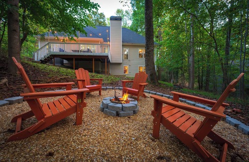 Gainesville House | House on Lake Lanier with Dock and King Bd,10min from restaurantsn