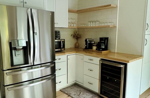 Livingston House | House on Rocky Lane - Dog Friendly