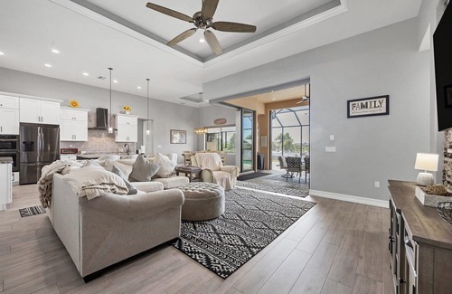 Edgewater House | House on the Harbor Private Pool+Spa on Canal