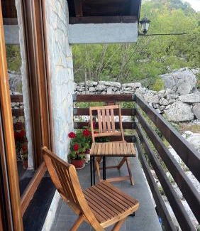 Donje Polje House | house on the hill