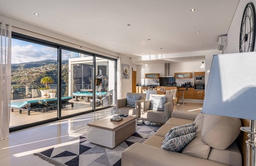 Ribeira Brava House | House on the island of flowers between sky and sea. EXCEPTIONAL views