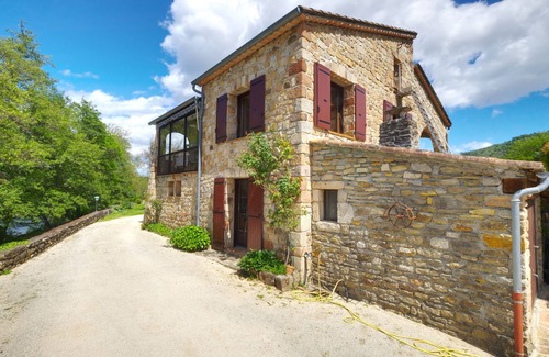 Les Vans House | House on the river, beach and fishing on the Chassezac