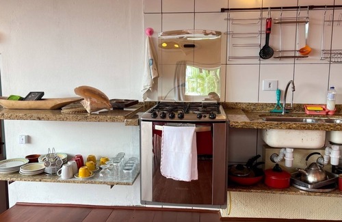 Barra do Sahy House | HOUSE OVERLOOKING BARRA DO SAHY AND THE OCEAN -2 SUITES CONDOMI. CLOSED 24 HRS.