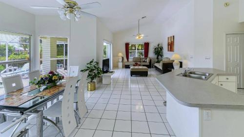 Caloosahatchee House | House Rainbow