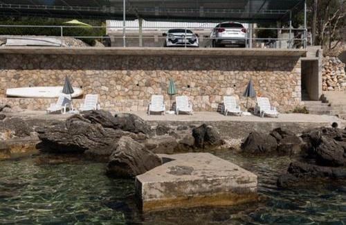 Molunat Apartment | House Rasica