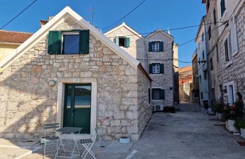 Pirovac Apartment | House Riva