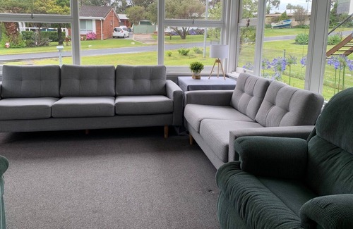 Berrara House | House + Separate Cabin, Perfect for Families, Very Short Walk to Beaches/Lagoon