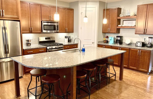 Frankford House | House sleeps 10, steps to pool, indoor/outdoor living, shuttle to Bethany Beach