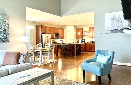 Frankford House | House sleeps 10, steps to pool, indoor/outdoor living, shuttle to Bethany Beach