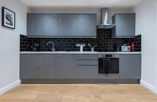 Newcastle-upon-Tyne House | House - Sleeps 5 - Pet friendly - Parking - Garden