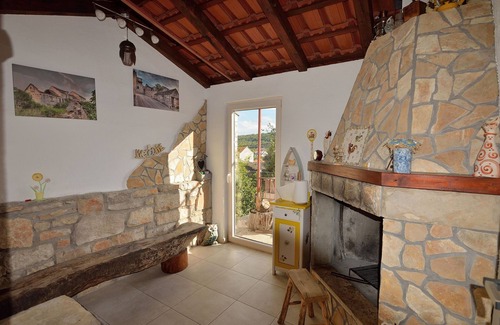 Cove Donja Krusica (Donje selo) House | House Tihanka (71831-K1) - Grohote