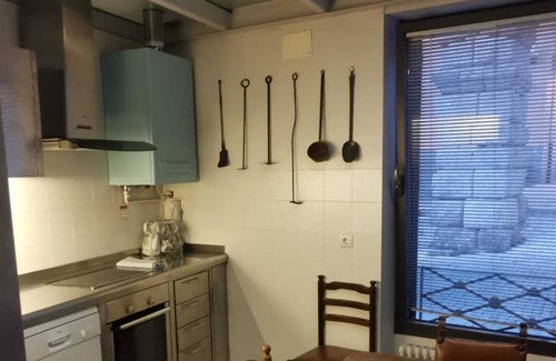 Segovia House | House under the aqueduct with parking space, 1 min from downtown!