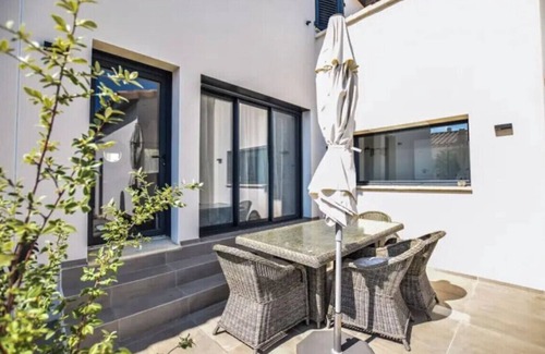 Rochefort-du-Gard House | House ventoux view, swimming pool