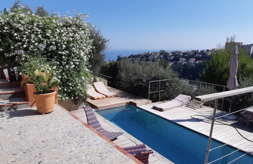 Saint Pierre de Feric Villa | House Villa contemporary view sunlit sea