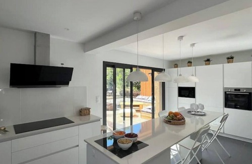 Piraillan Villa | House "Villa MICLO"