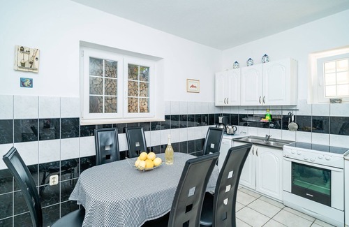 Cavtat Old Town House | House Villa Vista Old Town - Four Bedroom House with Terrace and Sea View