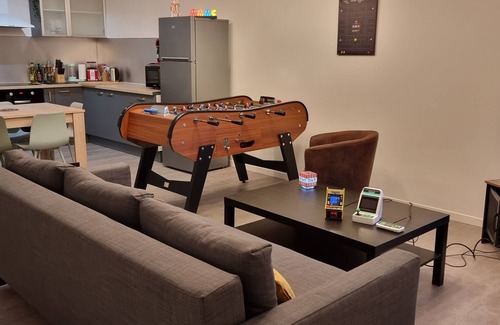Saint-Seurin-sur-l'Isle House | House with friends/colleagues - BBQ - Netflix -2 to 9 people (table soccer 50 cts)