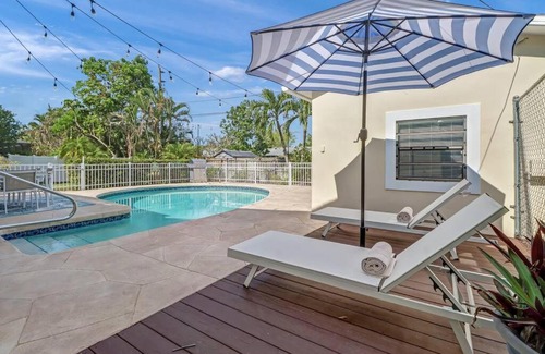 Central Naples House | House w/heated pool in Naples 5 min to beach