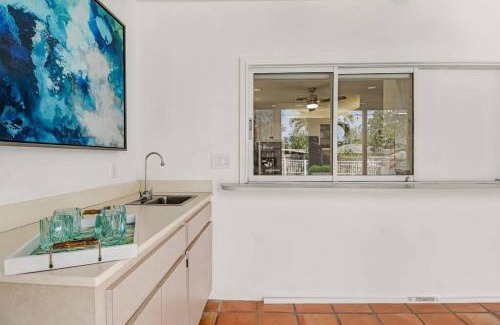 Central Naples House | House w/heated pool in Naples 5 min to beach