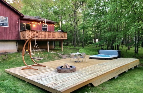 Barryville House | House w/Hot Tub on 10 Acres near Delaware River