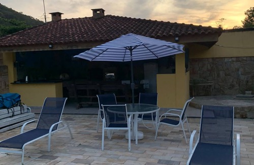 Pereque House | House w/pool in condominium in Guarujá, 3 minutes from the beach