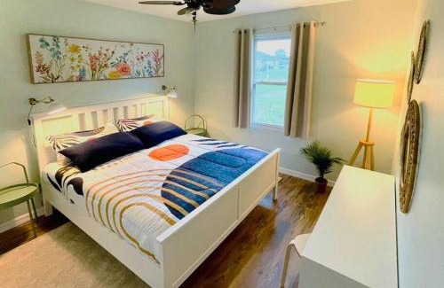 Trafalgar House | House WhiteHaven in Cape Coral