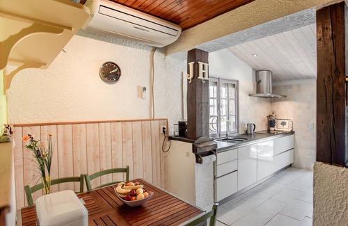 La Bouverie House | House with a private pool 15 km from the sea