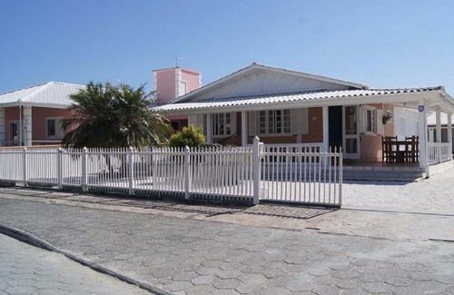 Ponta do Papagaio House | House with 4 bedrooms only 200 meters from the beach with barbecue