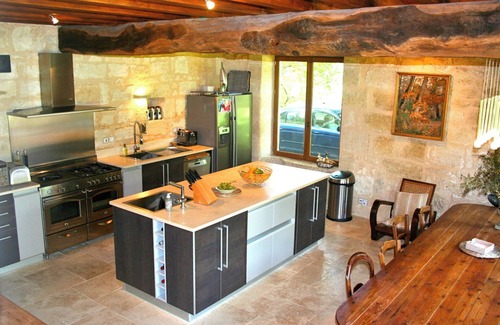 Naujan-et-Postiac House | House with character and award winning swimming pool